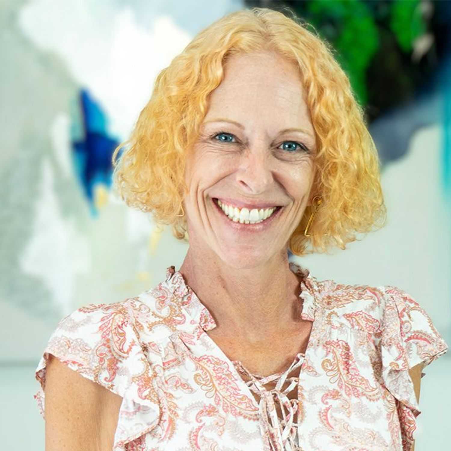 Portrait of Sarah Moore, a professional stylist at Pura Vida Salon, showcasing their expertise and style.